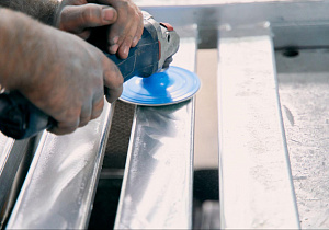 Полировка стальных поверхностей: технологии промышленного и бытового применения